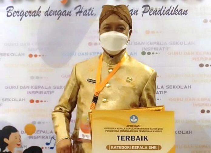 Mengenal Kepala SMK Negeri 11 Semarang Agus Triyanto, Kepala SMK Inspiratif Tingkat Nasional 2021
