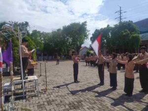 Upacara Pelantikan Penegak Bantara SMKN 10 Semarang: Meneguhkan Komitmen dan Meningkatkan Prestasi