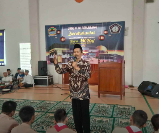SMKN 10 Semarang Bersholawat: Memperingati Isra' Mi'raj Nabi Muhammad SAW 1444 H