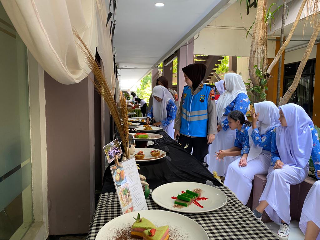 Polwan Apresiasi Project Siswa Kuliner SMKN 6 Semarang