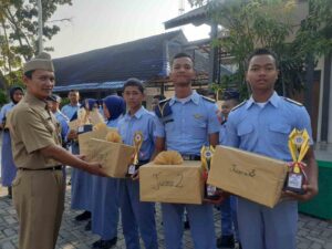 Semarak Jalan Sehat dan Lomba-Lomba Meriahkan Peringatan HUT RI di SMKN 10 Semarang
