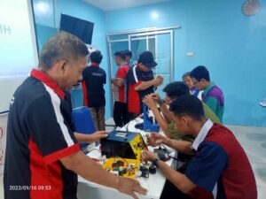 Guru SMKN 10 Semarang Tingkatkan Keterampilan dalam Sistem Injeksi Sepeda Motor Melalui Pelatihan Bersama PT. MANSGROUP MITRA UMAT