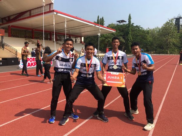 4 Siswa SMAN 11 Semarang Raih Emas Lari Estafet Porsimaptar AKPOL 2023