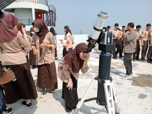 Kunjungi Planetarium UIN Walisongo Semarang, Siswa SMAN 14 Belajar Tentang Perbintangan