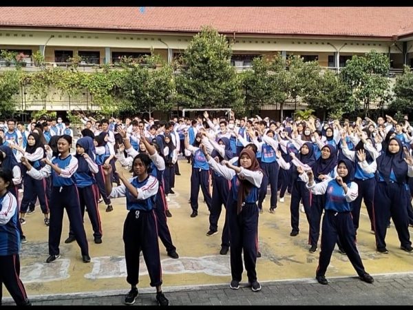 Siswa SMAN 5 Semarang Senam Jingle Pemilu & Pelajar Pancasila