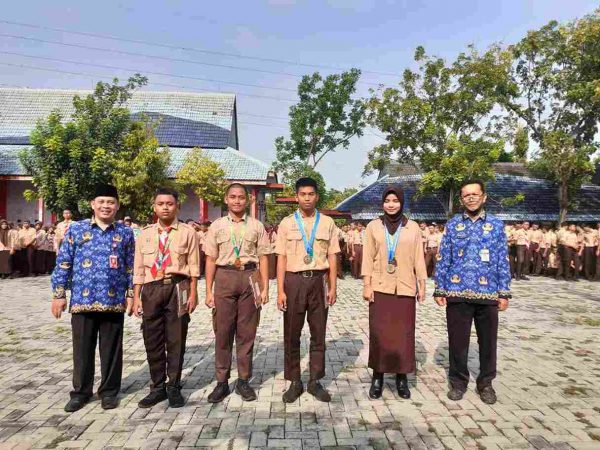 Penyerahan Medali Pencak Silat Siswa-Siswi SMKN 10 Semarang