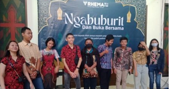 Siswa SMKN 10 Semarang Berpartisipasi dalam Acara Radio Rhema, Ngabuburit Bersama Masyarakat
